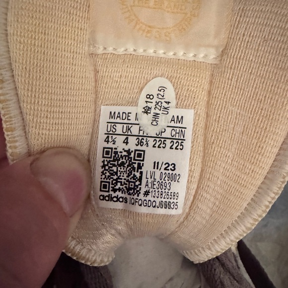 Adidas Sz 5.5 - Picture 5 of 6